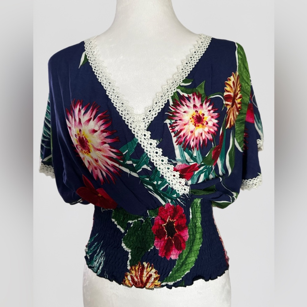Multicolored flower top- size S NWT